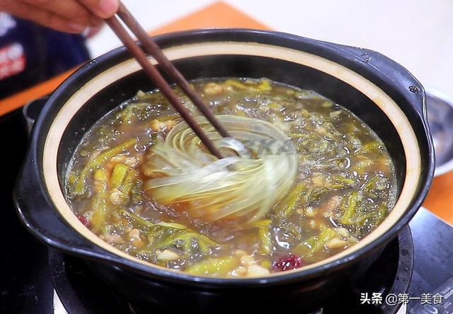 砂锅羊肉炖豆腐的家常做法窍门（东北砂锅炖豆腐的家常做法）-第13张图片