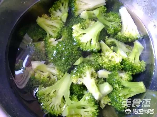 西兰花炒虾仁的家常做法（西兰花炒虾仁怎么做好吃又简单）-第6张图片