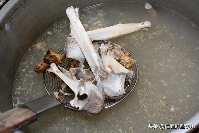 牛肉汤面（牛肉汤面的做法最正宗的做法）-第2张图片