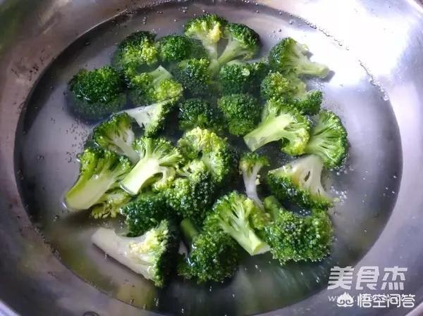 西兰花炒虾仁的家常做法（西兰花炒虾仁怎么做好吃又简单）-第5张图片