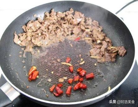 小炒牛肉怎么做好吃又嫩视频（炒牛肉怎么炒才能又好吃又嫩视频）-第8张图片