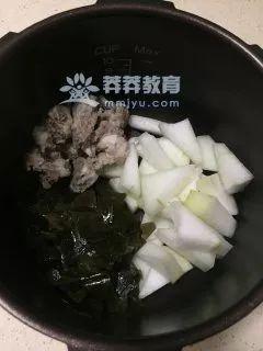 冬瓜海带排骨汤的做法家常窍门（冬瓜炖豆腐的家常做法窍门）-第9张图片